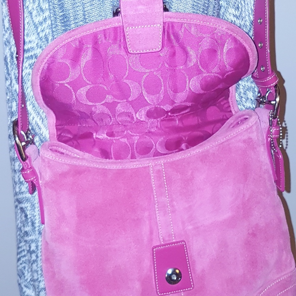 𝘚𝘈𝘓𝘌 COACH Pink Suede Crossbody Bag HOSQ-9482